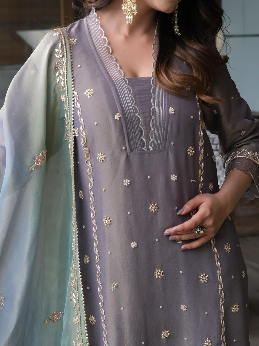 Launching New Đěsigner Party Wear Look Heavy Jimmy Choo Top Bottom & Dupatta Set.