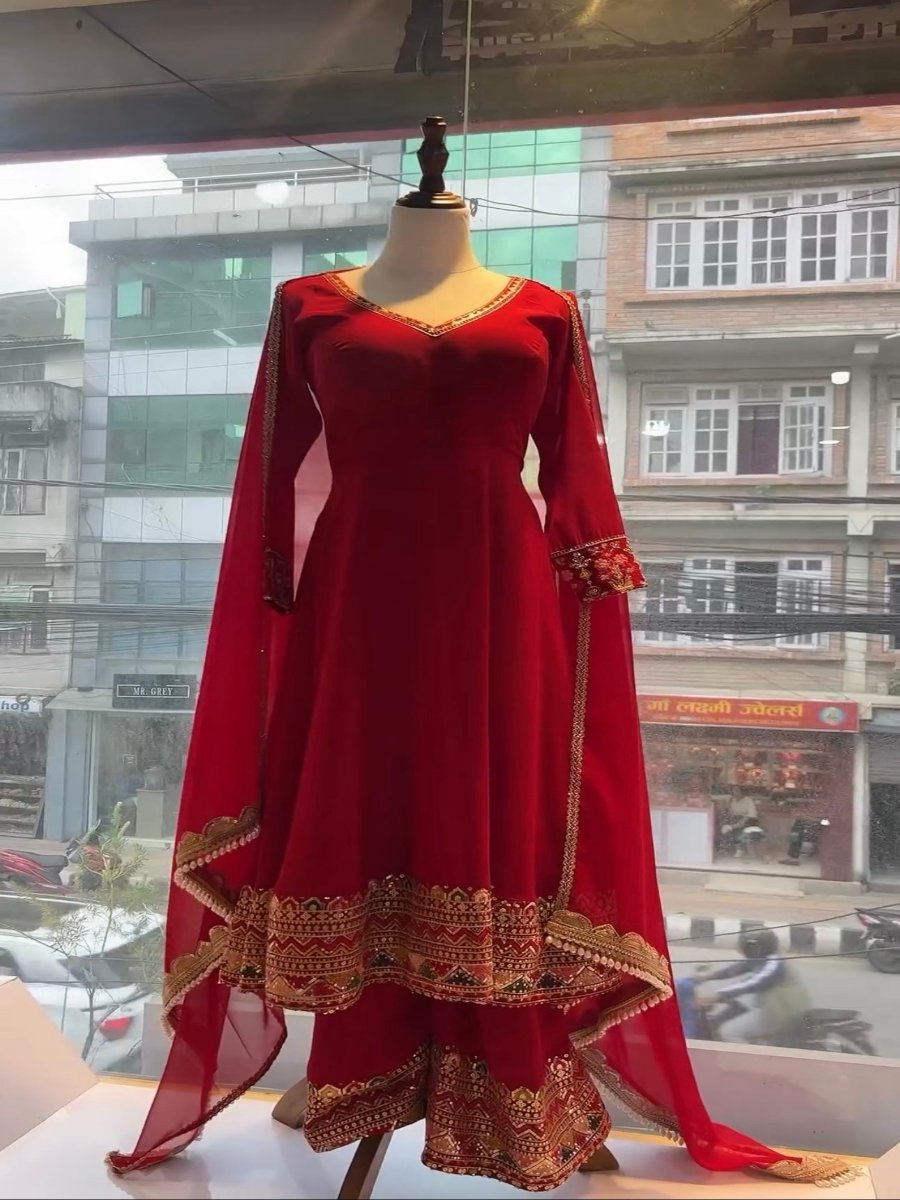 Launching New Đěsigner Festivals & Party Wear Look Fancy Anarkali Gown, Dupatta & Plazzo Set.