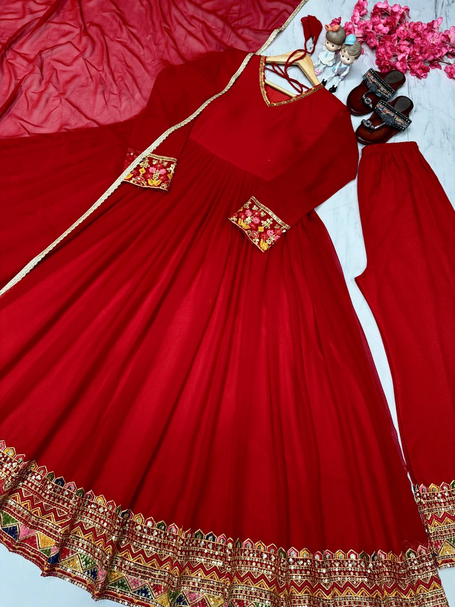 Launching New Đěsigner Festivals & Party Wear Look Fancy Anarkali Gown, Dupatta & Plazzo Set.