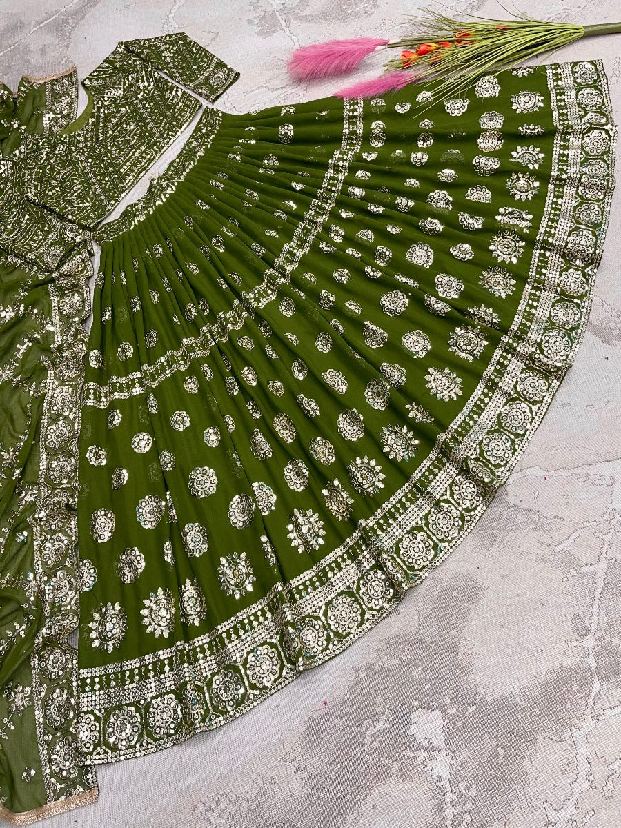 Presenting New Đěsigner Lehenga - Choli Collaction.