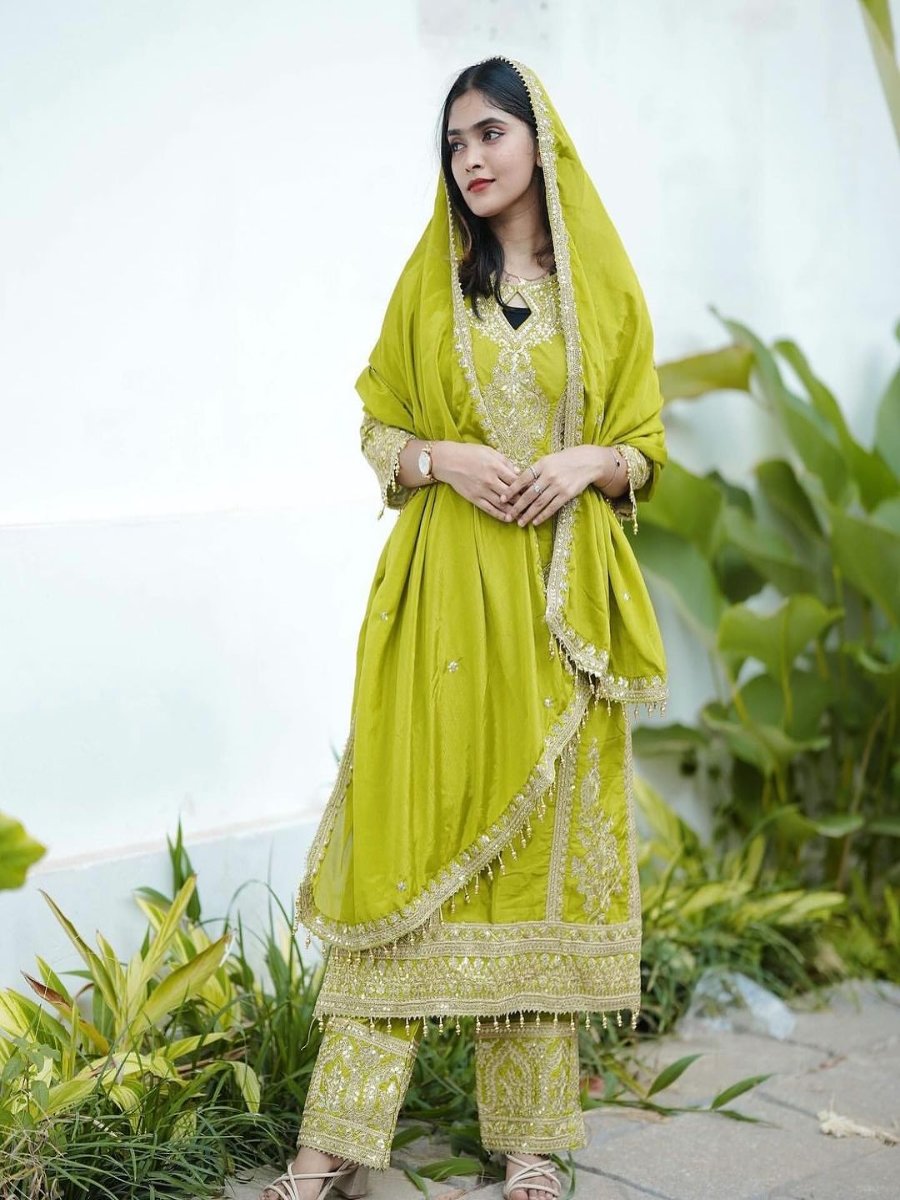 Launching New Đěsigner Party Wear Look Pur Chinon Silk Top Plazzo & Dupatta Set.