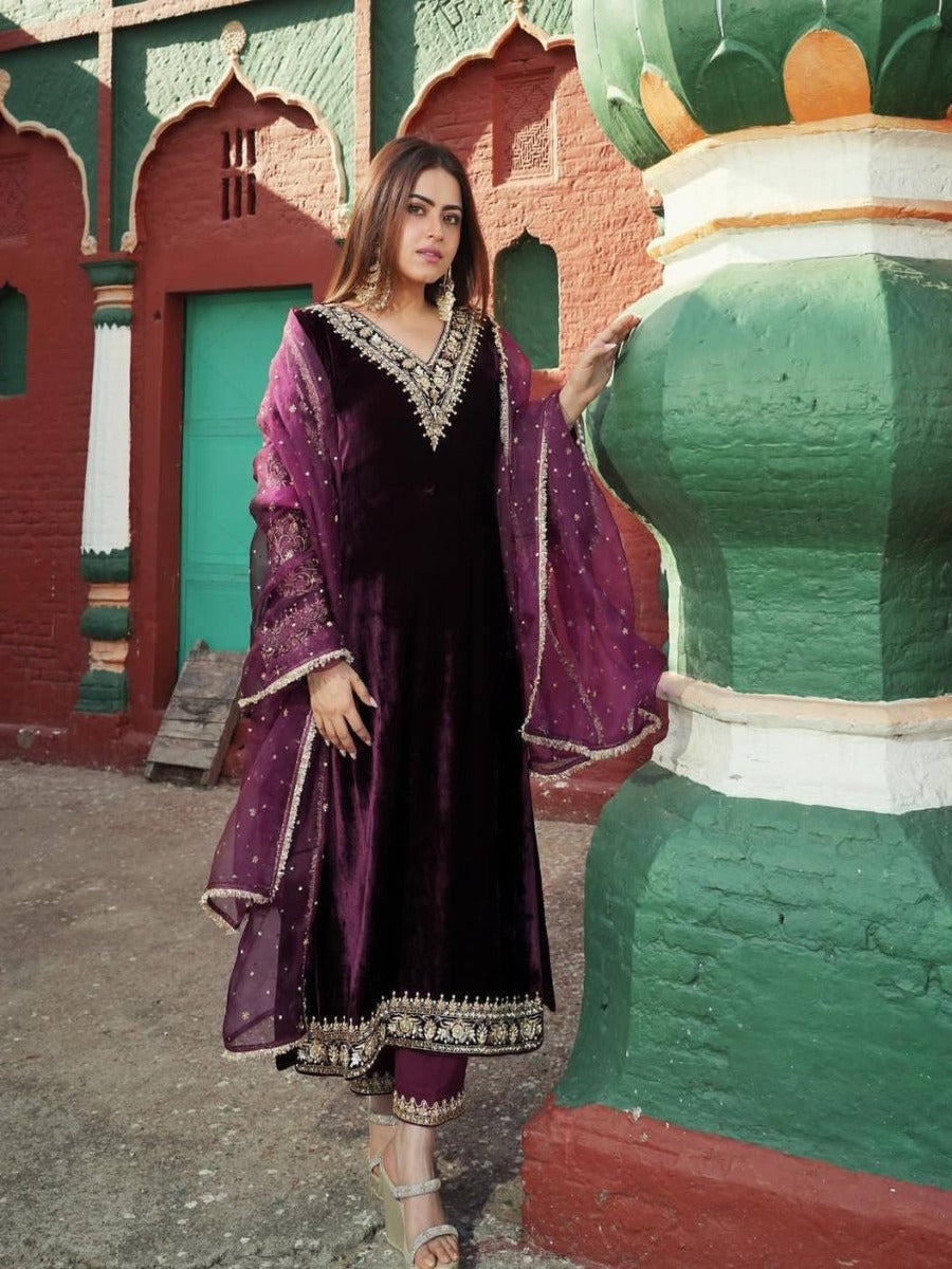 PRESENTING NEW STUNNING LOOK TOP PLAZZO & DUPATTA COLLATION.