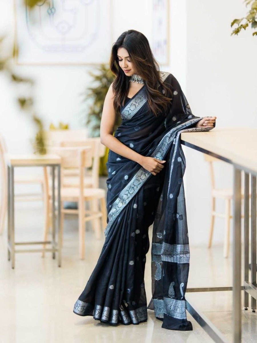 LAUNCHING SPECIAL LILAN SOFT COTTON SAREE WITH SILVER WEAVING.