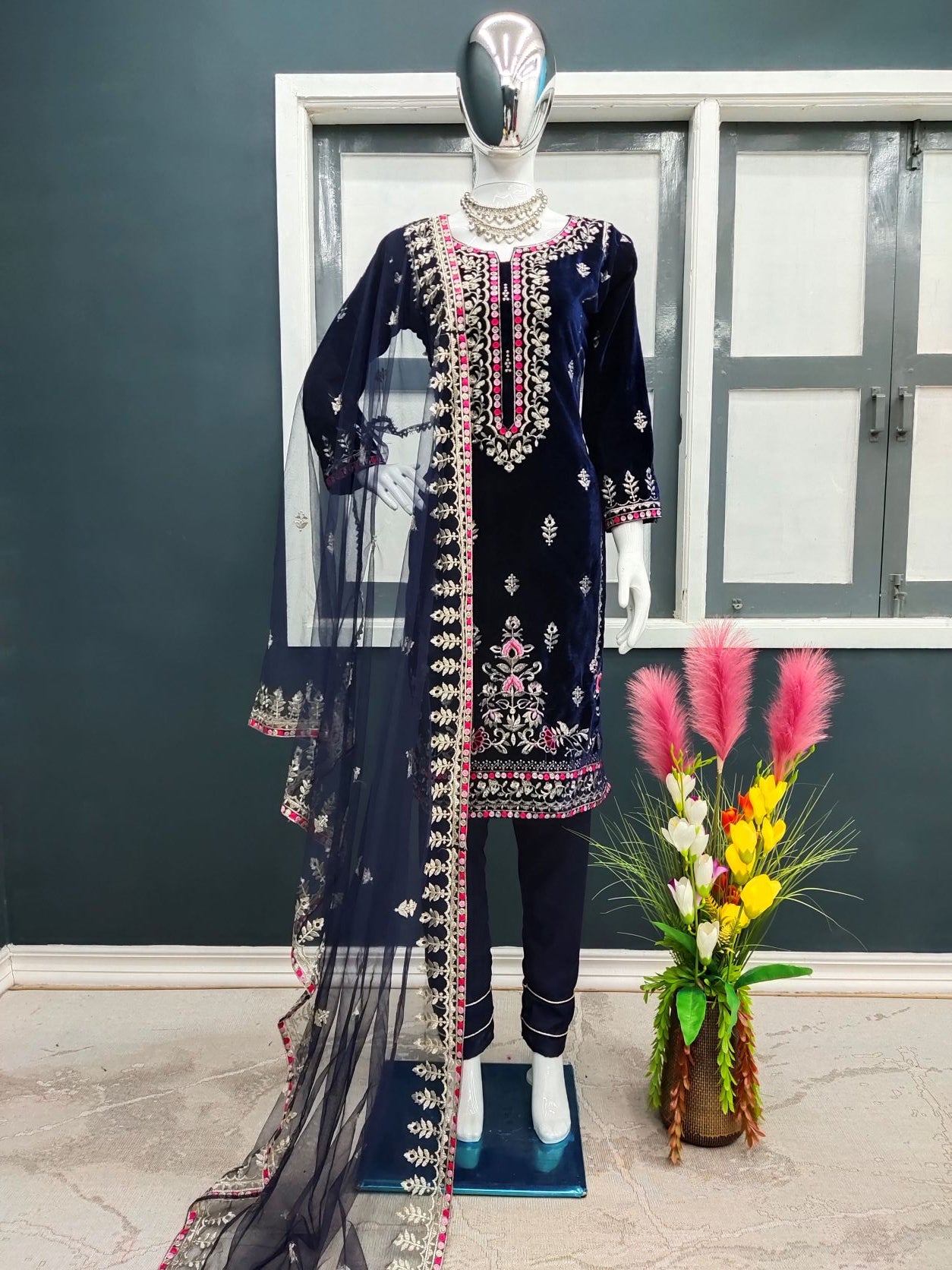 PRESENTING NEW STUNNING LOOK TOP - BOTTOM & DUPATTA COLLATION.